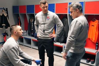 Barwy szczęścia odc. 3188. Karol Czubak (Jan Wieczorkowski), Darek Janicki (Andrzej Niemyt), Mirek (Oliwier Kozłowski)