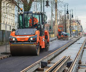 Układanie nowej nawierzchni na ul. Fredry