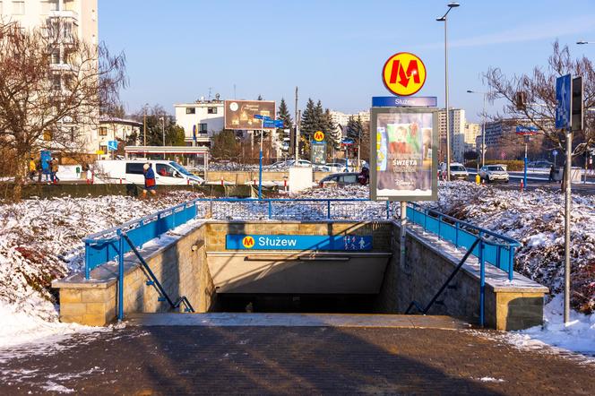 Metro w Warszawie – wejście na stację Imielin na M1