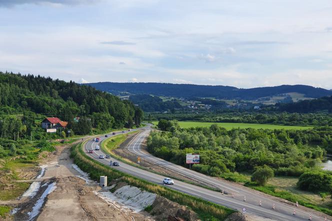 Nowy most na Dunajcu rośnie w oczach. Są nowe utrudnienia w Kurowie. Kierowcy uważajcie