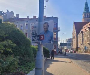 Na autobusach, słupach, budynkach. Bannery wyborcze zalały Olsztyn [ZDJĘCIA]