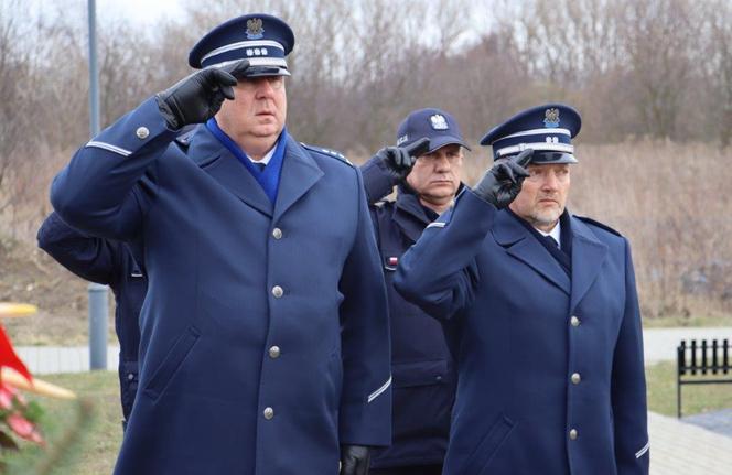 Tarnów. Policjanci pożegnali mł. asp. Artura Tomczaka. Trębacz zagrał wzruszający utwór