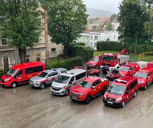 Dolny Śląsk szykuje się na wielką wodę. Strażacy układają worki z piaskiem 