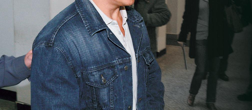 Ten potwór odrąbał mojemu synkowi głowę