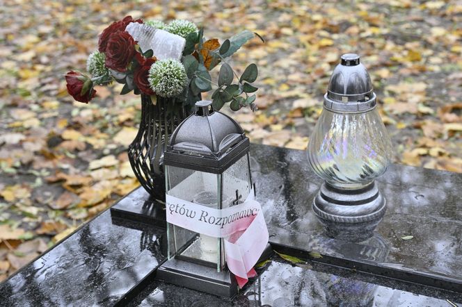 Generał Czesław Kiszczak ma skromny grób