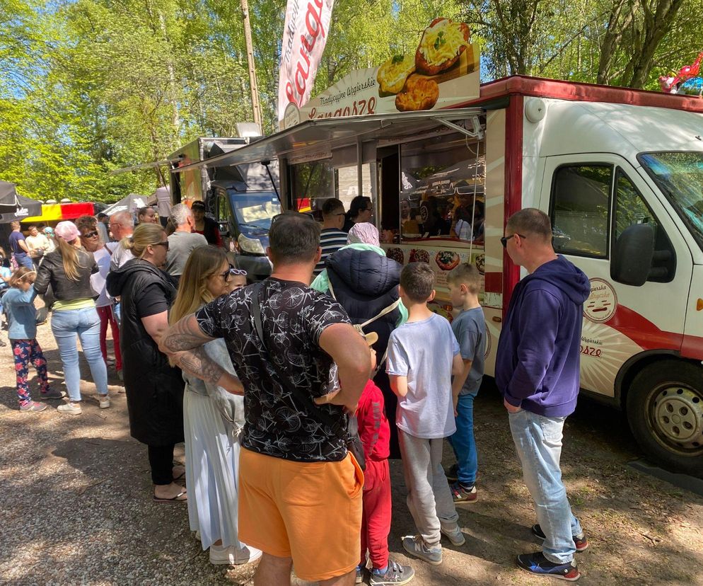 Food trucki nad jeziorem Ukiel w Olsztynie. Trwa kulinarna uczta! 