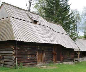 Pierwsze powojenne muzeum pod otwartym niebem powstało w Małopolsce. To tu kręcono słynne filmy