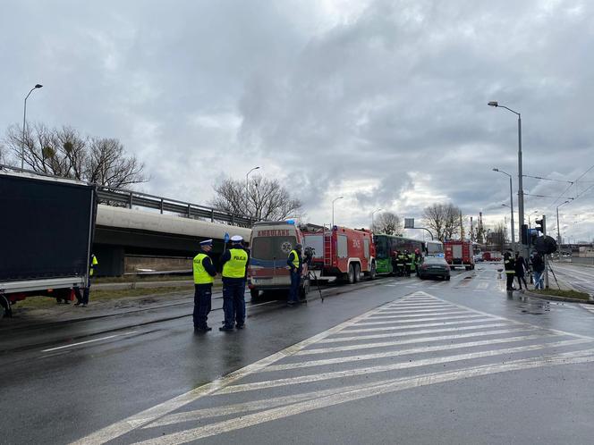 Autobus PKS wjechał w tył drugiego na ul. Gdańskiej w Szczecinie