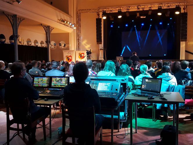 W sali MOK-u w Lesznie wręczono stypendia Student Plus