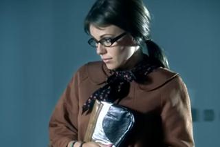 Doda w ciemnych włosach to petarda. Pasuje jej taki kolor!