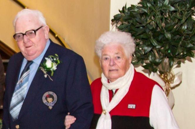 Przeżyli razem 67 lat. Koronawirus zabrał ich dzień po dniu