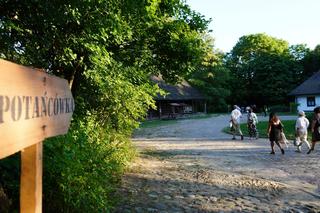 Sielanka na parkiecie w Muzeum Wsi Lubelskiej pod gołym niebem! Za nami kolejna potańcówka w rytmie miejskiego folkloru z Warszawy i Lwowa