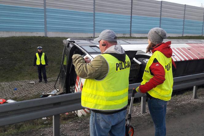 Wypadek autokaru na autostradzie A2 między Łodzią a Łowiczem