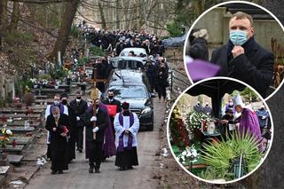 GDAŃSK: Pogrzeb dziennikarza Piotra Świąca. Na cmentarzu, w tłumie m.in. Jacek Kurski [WIDEO, ZDJĘCIA, ZAPIS RELACJI NA ŻYWO]