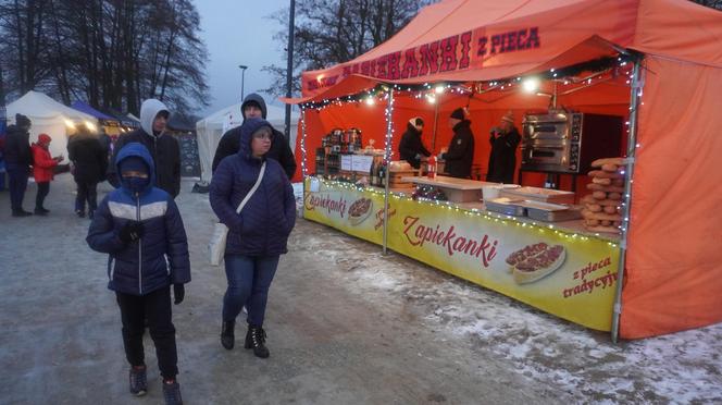 Ruszył jarmark bożonarodzeniowy nad jeziorem Ukiel w Olsztynie. Zobacz, jak wygląda! [ZDJĘCIA]