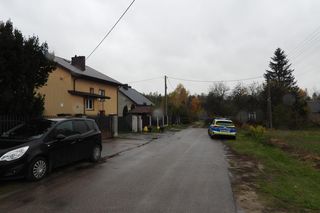 44-latka wyciągnięta martwa z szamba! Obok 7-letni chłopiec. Tragedia pod Wołominem