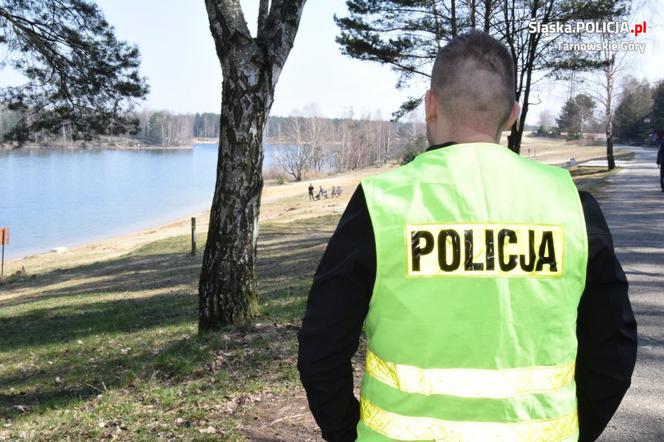 Policjanci czujni w dobie epidemii. Tak patrolują ulice miast Śląska i Zagłębia [ZDJĘCIA]