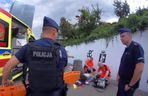 Mężczyzna spadł z muru i przestał oddychać! Heroiczna akcja policjantów