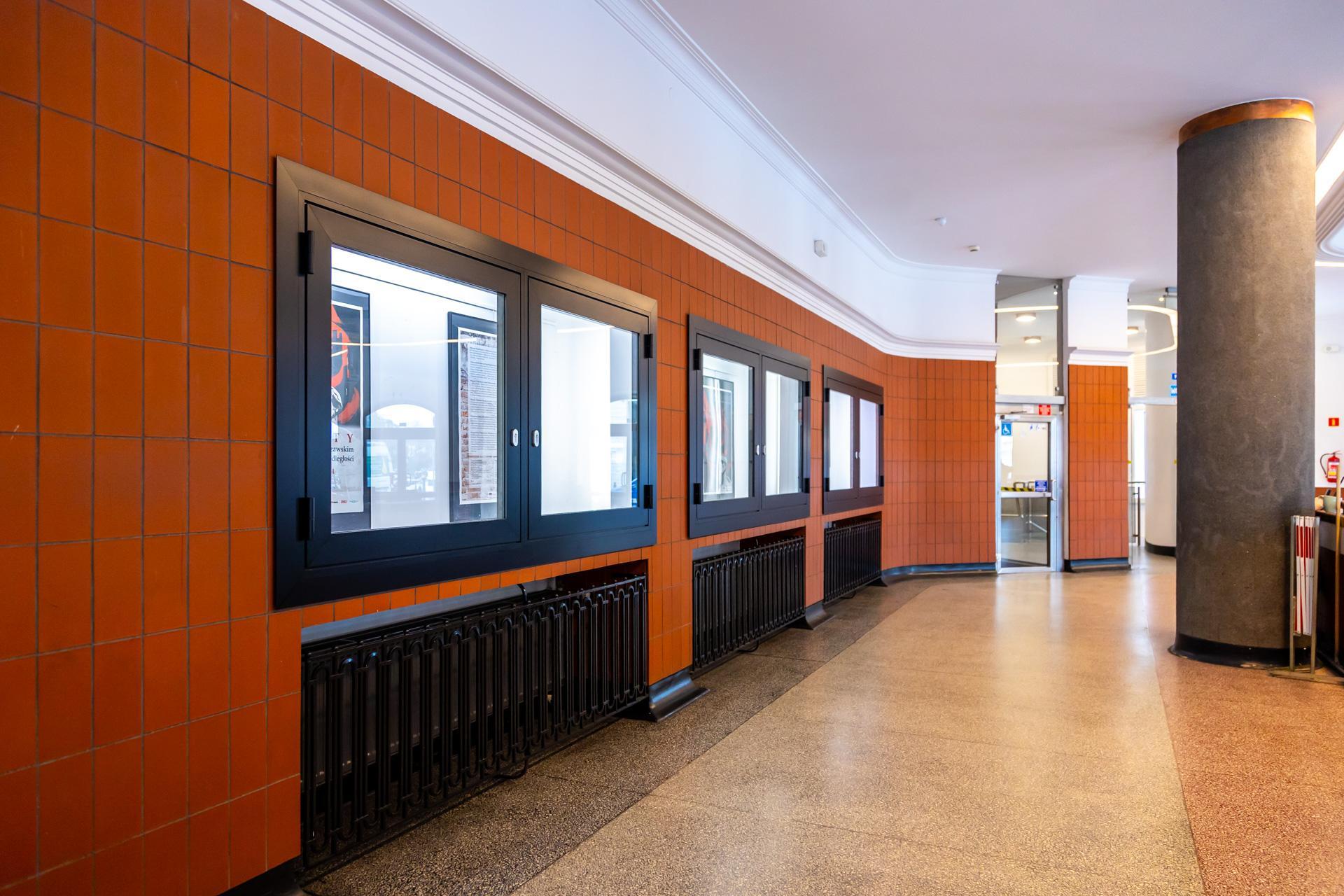 Ruchome schody Trasy W-Z i radziecka tablica sterująca - zobacz zdjęcia wyjątkowego miejsca