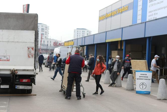 Mieszkańcy Warszawy szturmują markety budowlane