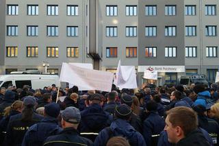 Katowice: Protest pracowników Poczty Polskiej. Niektórzy zarabiają mniej niż 1,5 tysiąca złotych