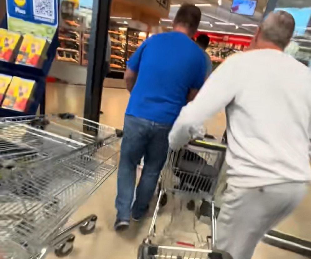 Szturm na nowego Lidla w Jasienicy. Tłumy mieszkańców od świtu czekały na otwarcie