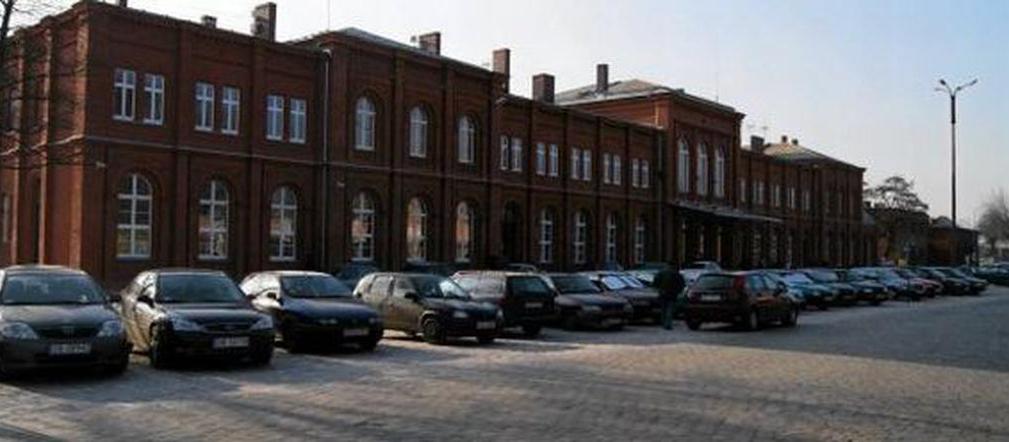 Zabytkowy dworzec w Brzegu po remoncie 