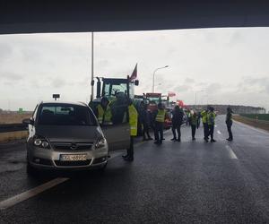 ​Na S5 koło Leszna zaczęła się druga doba rolniczego protestu