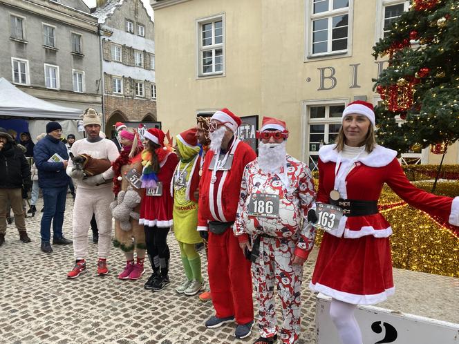 Bieg Mikołajów w Olsztynie 2023. Kilkaset osób pobiegło dla dzieci. Zobaczcie zdjęcia!