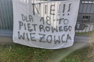 Protest przeciwko budowie wieżowca w Kostuchnie
