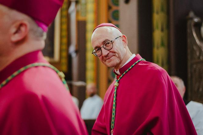 Kanoniczne objęcie diecezji sosnowieckiej przez bp. Artura Ważnego. "Dał się poznać jako odważny"