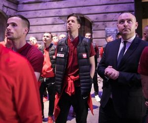 Nawrocki zaprosił do siebie reprezentację Polski. Zaczęło się od wielkiej wtopy! Taki dał im prezent