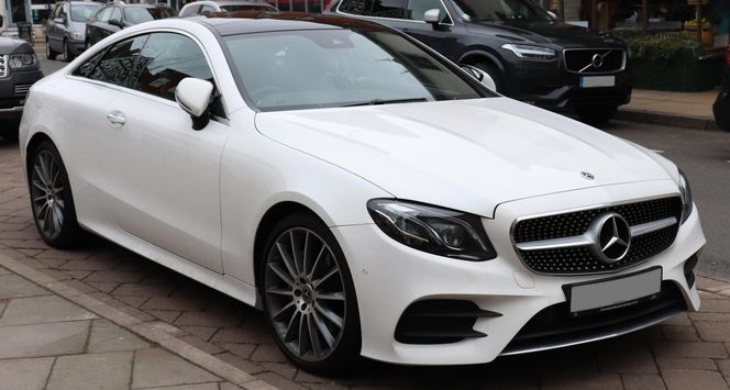 Sławomir Mentzen - Mercedes E Coupe 