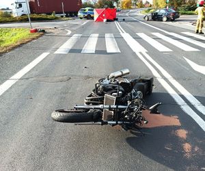 Ozorków. Śmiertelny wypadek. 55-letni motocyklista zginął w zderzeniu z osobówką [ZDJĘCIA]