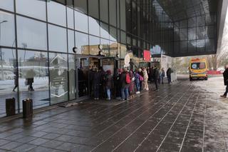 31. urodziny Radia Maryja. Tłumy wiernych w toruńskiej hali sportowej czeka na ojca Rydzyka