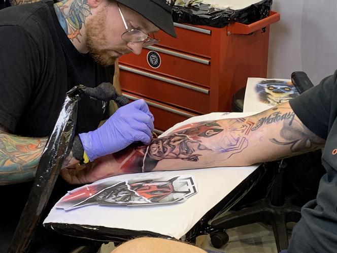 Tattoo Konwent Katowice 2022. Tatuatorzy tworzą piękne tatuaże