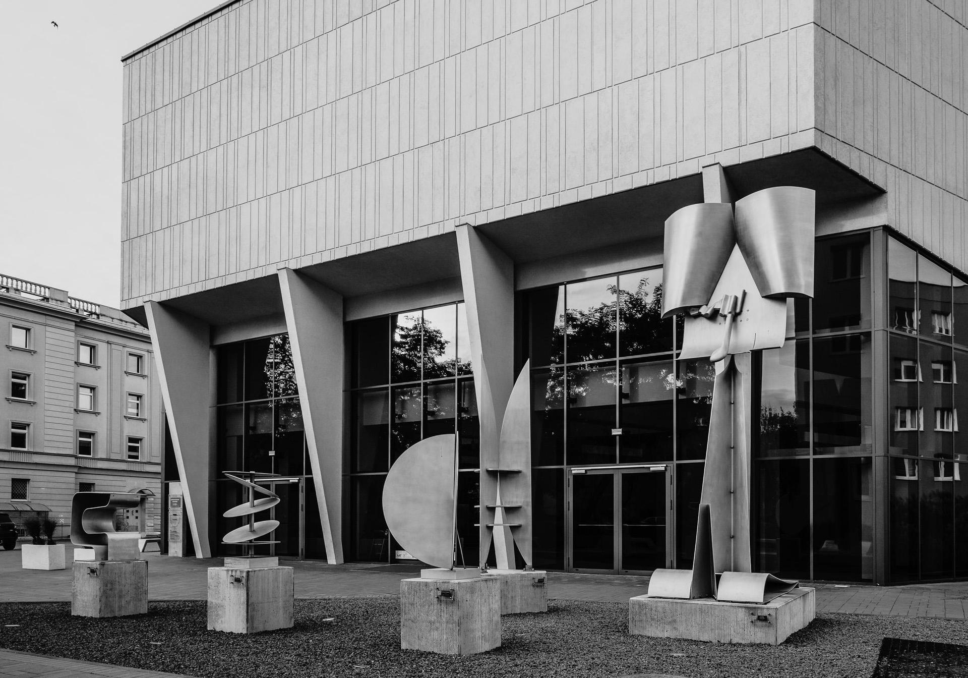Szlak Konińskiego Modernizmu - zobacz zdjęcia architektury i sztuki Nowego Konina