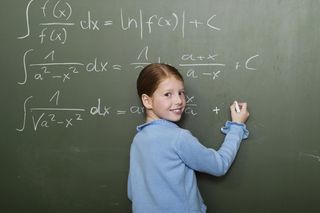 Ile to jest: 46 + 4 x 4 - 4 x 2? To niby proste działanie, a wiele osób wpisuje zły wynik!
