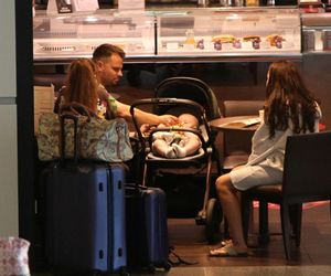 Marcin Hakiel z rodziną lecą na wakacje