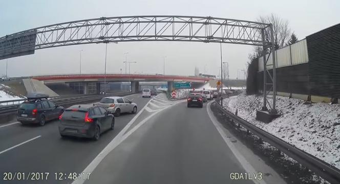 Ryzykowne manewry na autostradowej obwodnicy Krakowa. Takie wyczyny mogą skończyć się tragicznie! [WIDEO 18+]