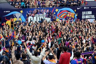 Mistrzowska feta Barcelony! Robert Lewandowski świętuje zdobycie tytułu z drużyną