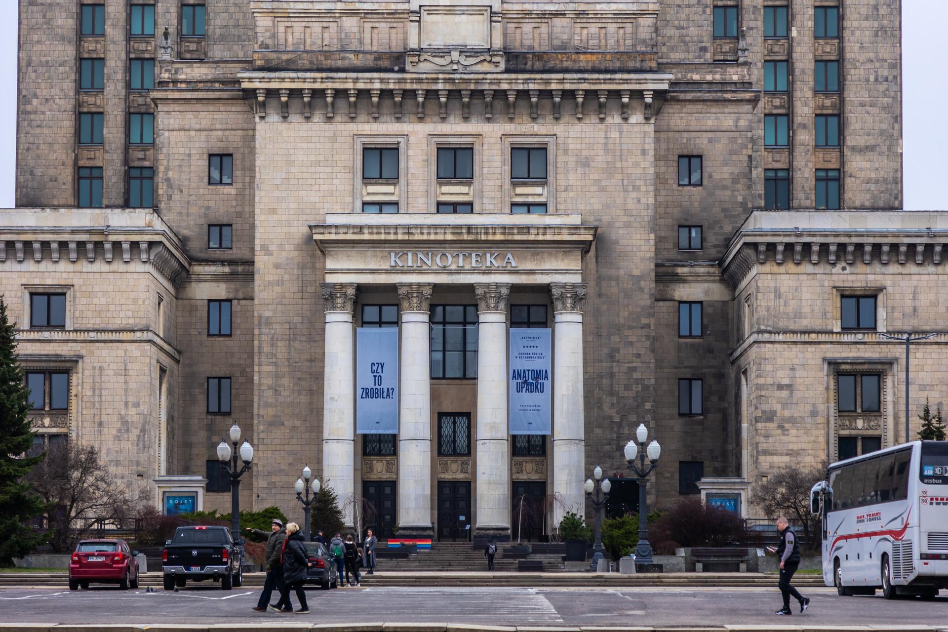 Zobacz najbrudniejsze warszawskie budynki - zdjęcia. Wypiękniałyby, gdyby je umyć