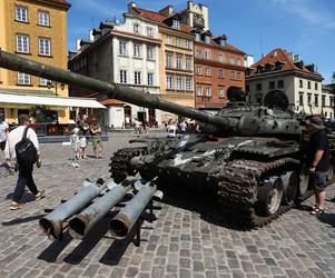 Rosyjskie czołgi w Warszawie! Pancerne bestie straszą na Placu Zamkowym