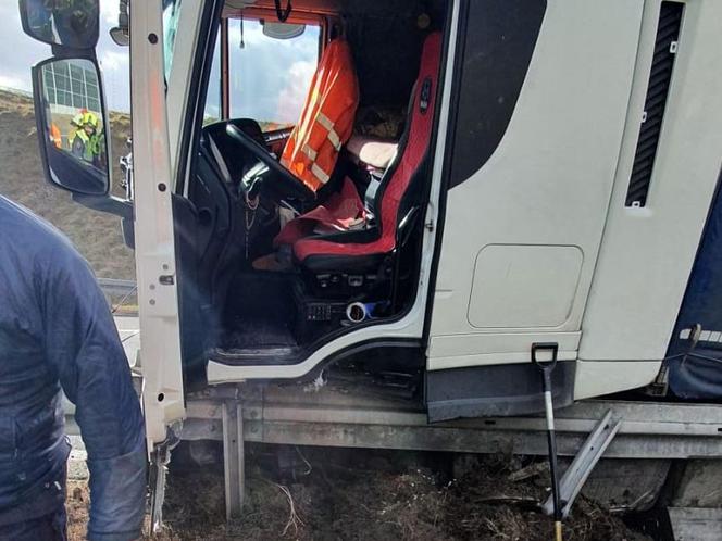 Wystrzał opony w ciężarówce na A4