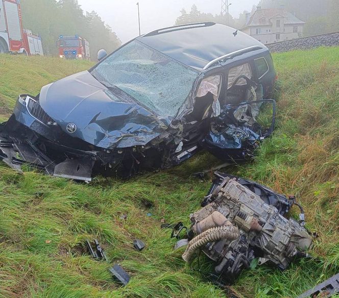 Trzy auta rozbite, jedna osoba w szpitalu! Droga krajowa zablokowana po wypadku