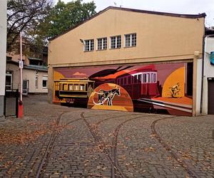 Nowy mural na zabytkowej zajezdni tramwajowej