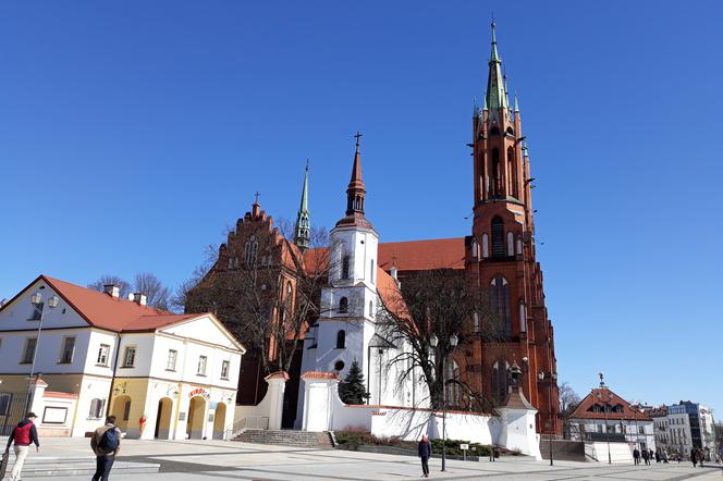 Odwołana dyspensa w Archidiecezji Białostockiej. Katolicy powinni chodzić w każdą niedzielę do kościoła