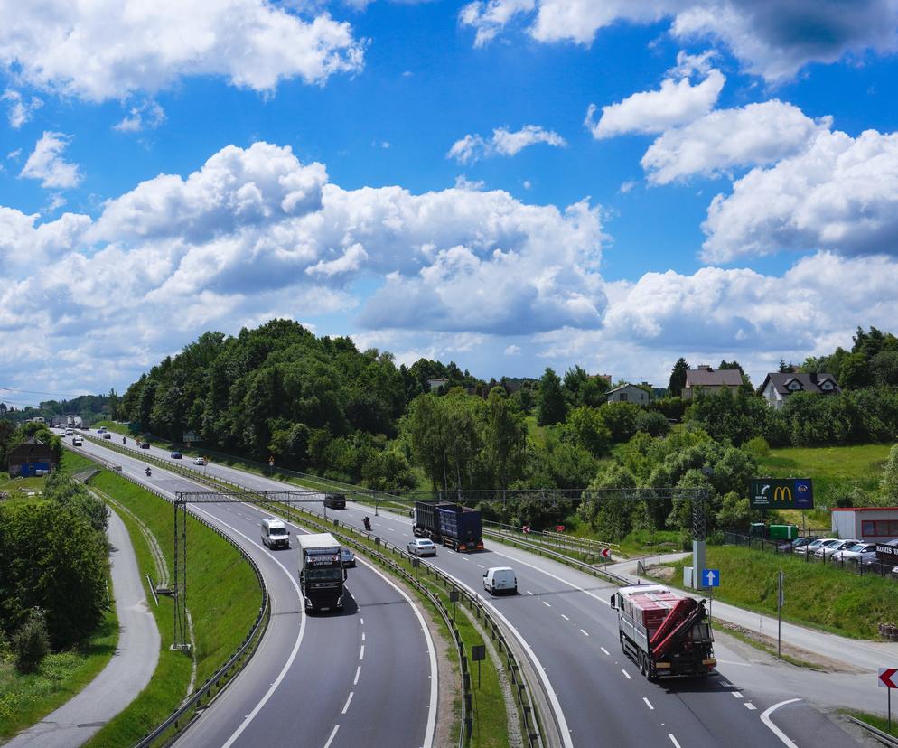 Będzie audyt krajobrazowy dot. szpetnych reklam przy zakopiance. Województwo chce rozprawić się z nimi na dobre