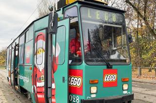 Świąteczny tramwaj LEGO wyjechał na ulice Warszawy. Znamy rozkład jazdy