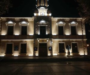 Remont ratusza w Nowym Targu wywołał burzę. Mieszkańcy krytykują nierówne ściany, burmistrz odpowiada